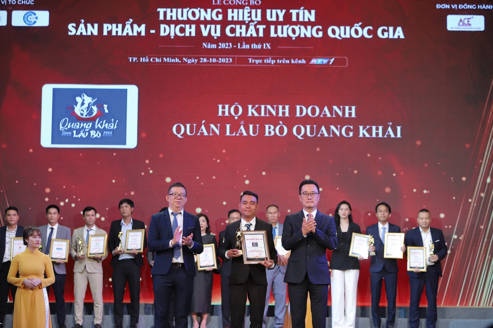 Hệ thống lẩu bò quang khải: Vinh dự đạt danh hiệu Sản Phẩm Dịch Vụ Chất Lượng Quốc Gia năm 2023.